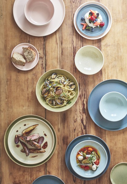 Large Plate 25cm - Blue Flame/Ivory - Emile Henry